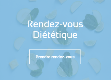 citrons coupés et feuilles de menthe ainsi qu'un petit déjeuner diététique. Prendre rendez-vous